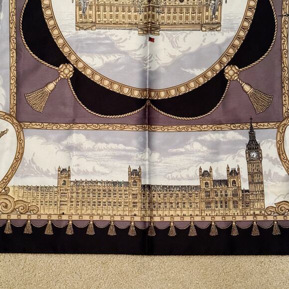 Vintage Art of the Scarf 34x34 Square Scarf from Tie Rack Ltd London Royals - Picture 10 of 15